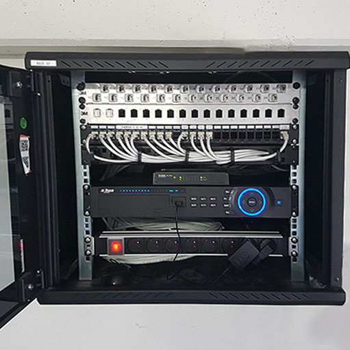 fixation d’un coffret de brassage pour camera ip coffret de brassage camera ip